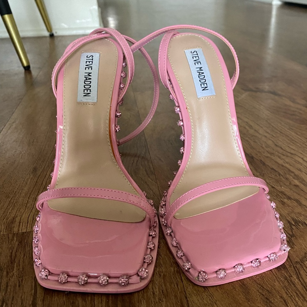The perfect shade of pink stiletto heels